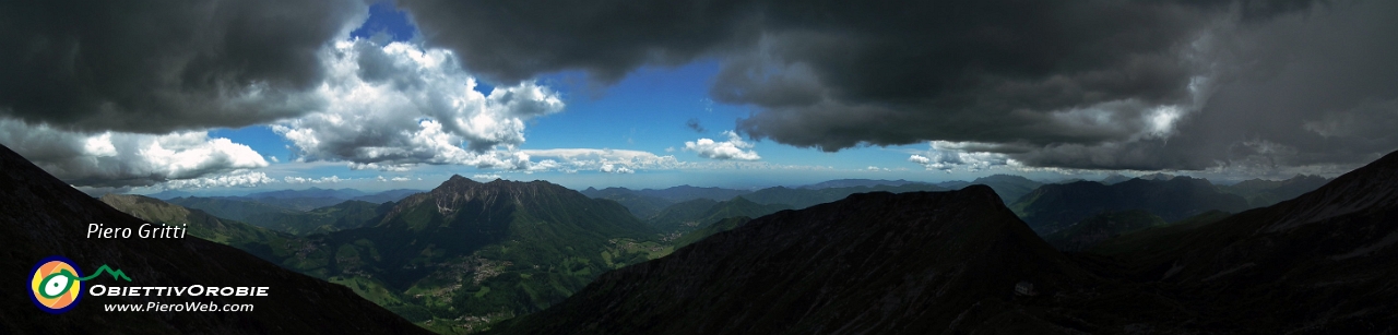 87 Panoramica dal Pezzadello sul 'diluvio' in arrivo !.jpg